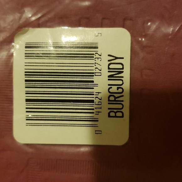 Burgundy Rectangle Tablecloth 3-ply - New - Picture 4 of 5